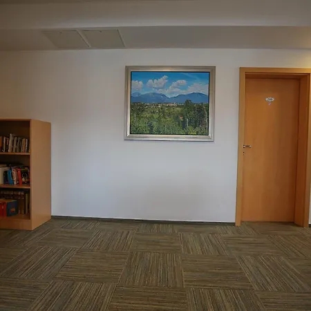 Grajski Dvor 3* Radovljica