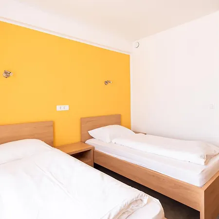 Grajski Dvor 3*