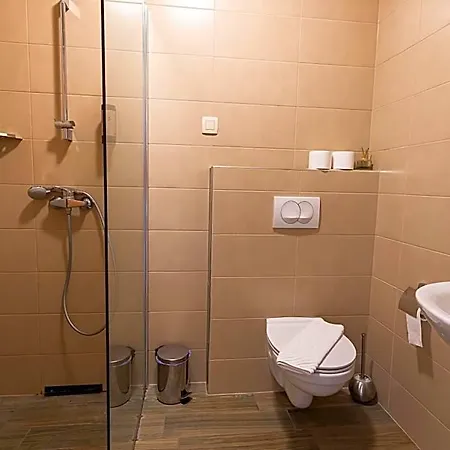 Grajski Dvor Szálloda 3*
