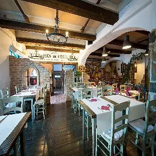 Grajski Dvor 3*