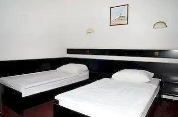 Grajski Dvor 3*