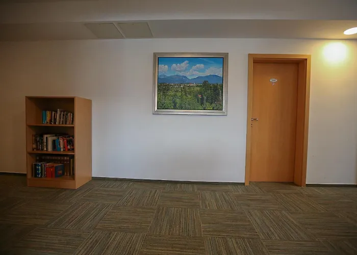 Grajski Dvor 3* Radovljica