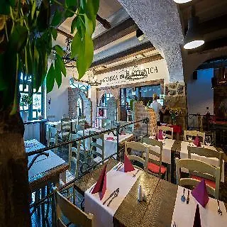 Grajski Dvor 3* Radovljica