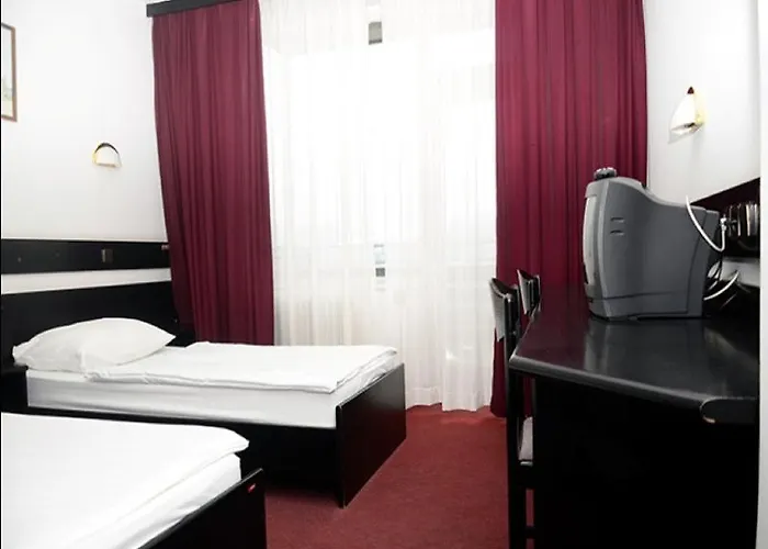 Grajski Dvor 3* Радовлица